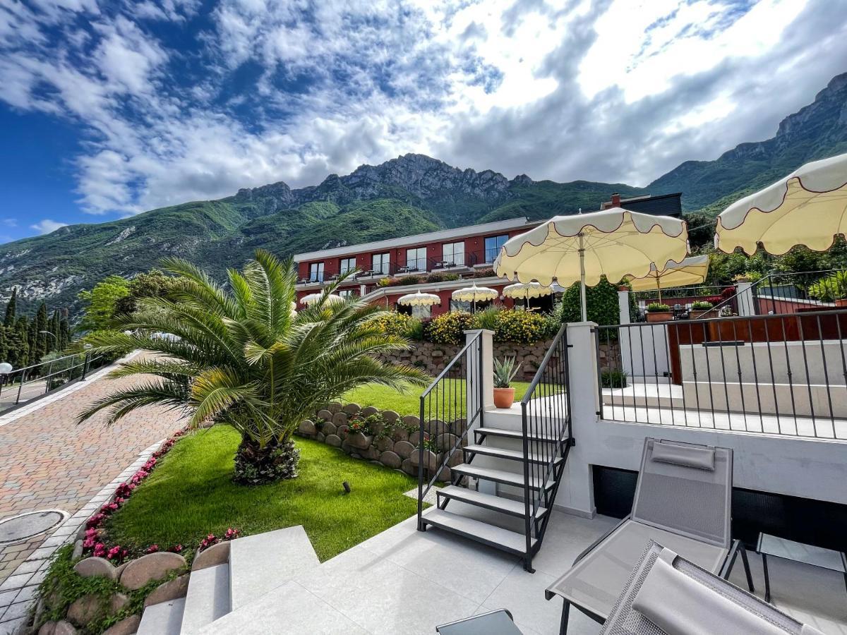 Hotel Oasi Beach Мальчезине Экстерьер фото