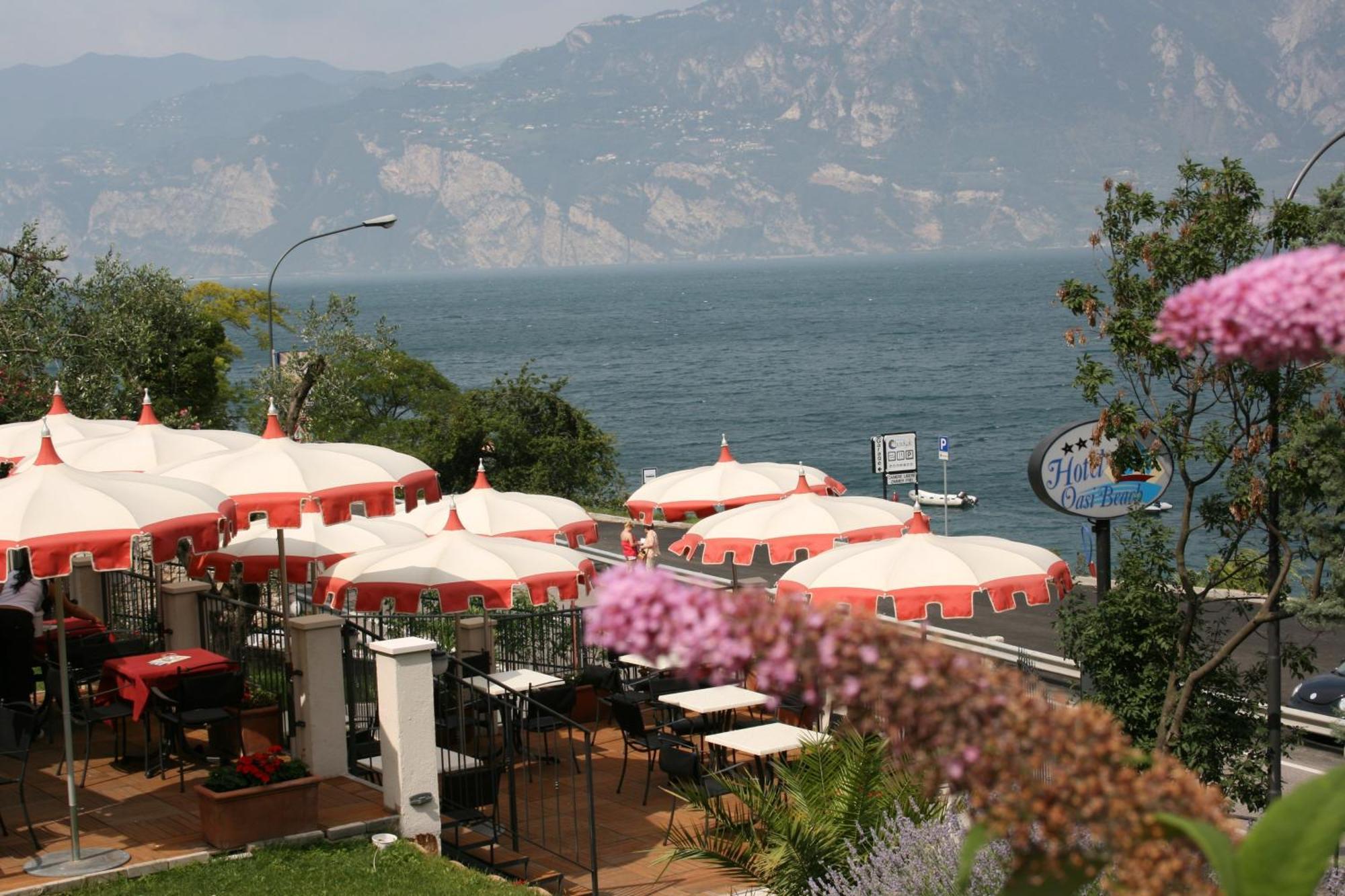 Hotel Oasi Beach Мальчезине Экстерьер фото
