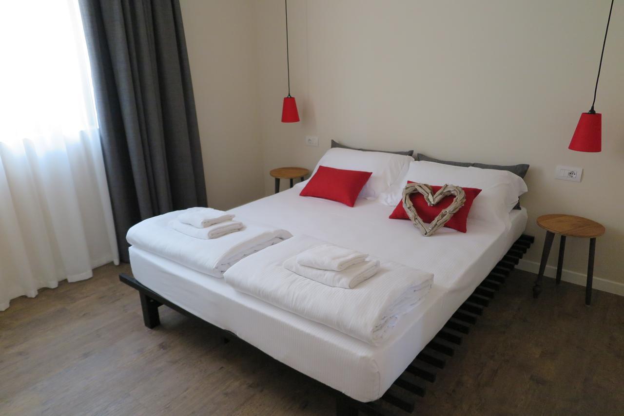 Hotel Oasi Beach Мальчезине Экстерьер фото