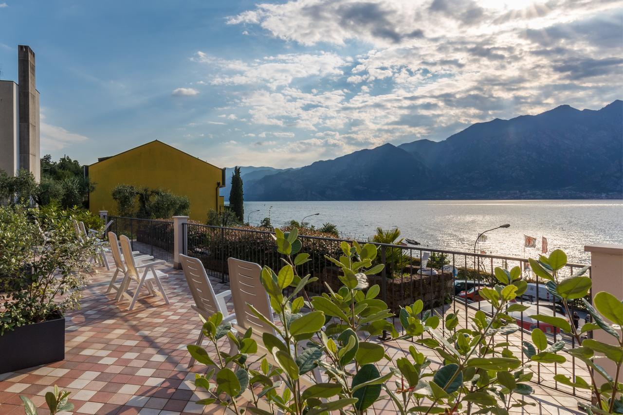 Hotel Oasi Beach Мальчезине Экстерьер фото
