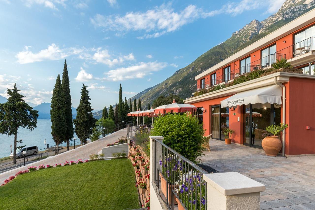 Hotel Oasi Beach Мальчезине Экстерьер фото